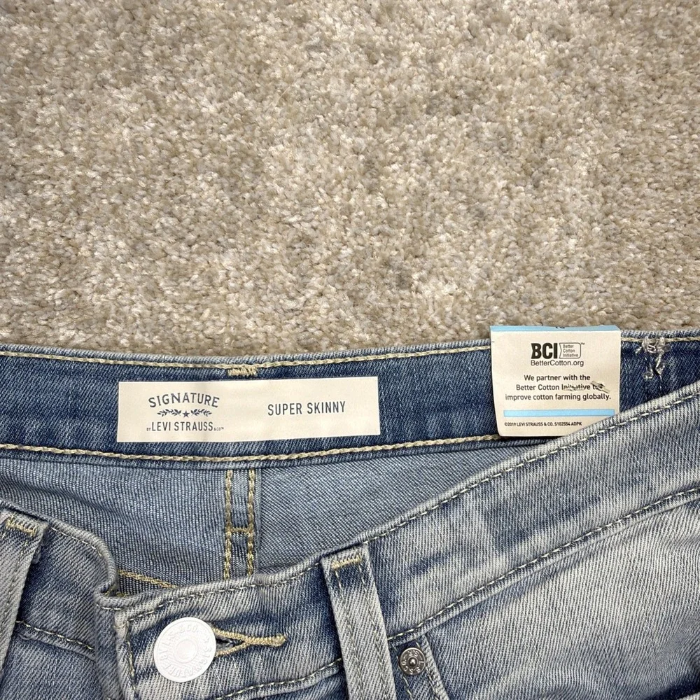 Levis Signature Super Skinny Blue Jeans Girls 18 (FITS 28 X 30) Distressed NEW - Picture 10 of 12